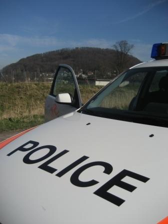 Hauptstrasse 2
Telefon 061 466 62 19 
E-Mail:gemeindepolizei@muttenz.bl.ch

<LINK http://www.muttenz.ch/de/sichermain/sicherpolizei/>Gemeindepolizei</LINK>