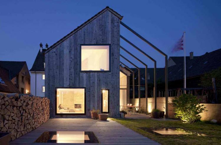 .... die Erweiterung mit einem Wohnhaus in der Hofstatt von 2009 wurden mit dem Muttenzer Architekturpreis ausgezeichnet. Bei den Bauarbeiten wurden erstmals in Muttenz Reste eines frühmittelalterlichen Grubenhauses entdeckt.

<LINK http://www.baselland.ch/fileadmin/baselland/files/docs/bud/arp/denkmal/tag/2012/etd_flyer_2012.pdf>Flyer zum Thema Stein und Beton in Muttenz</LINK>


