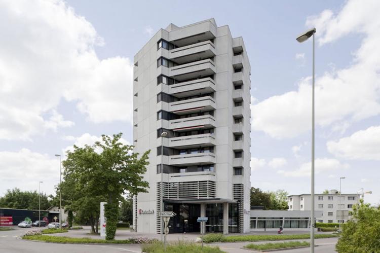 <i>Kantonalbank Muttenz, St.-Jakob-Strasse 2</i>

<LINK http://www.baselland.ch/fileadmin/baselland/files/docs/bud/arp/denkmal/tag/2012/etd_flyer_2012.pdf>Flyer zum Thema Stein und Beton in Muttenz</LINK>
