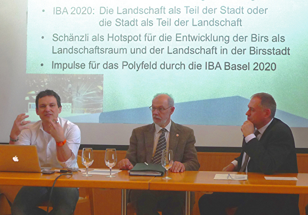 Thomi Jourdan, Peter Vogt und Hans-Peter Wessels freuen sich über  den Muttenzer Beitritt zur Internationalen Bauausstellung in Basel