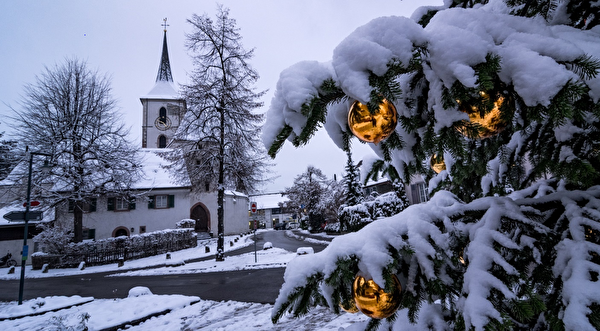Kirche St. Arbogast Muttenz im Schnee