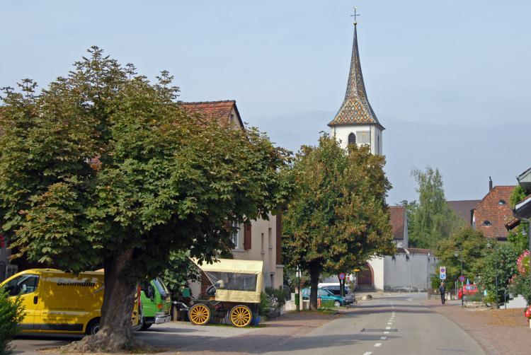 Blick in Richtung Restaurant Schlüssel Arbogastkirche.