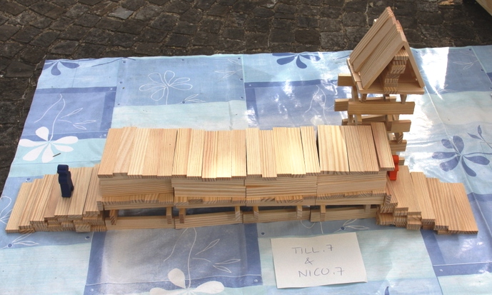 An der Gewerbeschau vom 20. bis 22. September 2013 haben Kinder die Gemeinde Muttenz auf kreative Art dargestellt. Gerne zeigen wir die Kunstwerke und danken den jungen Künstlerinnen und Künstlern für ihr fantasievolles Mitwirken.