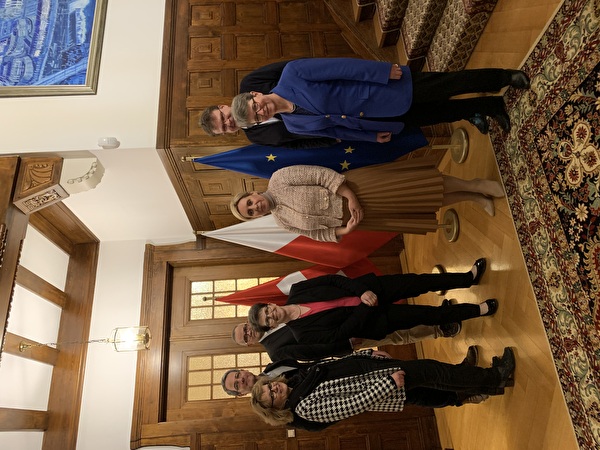 Die Delegation aus Muttenz mit der polnischen Botschafterin, Iwona Kozlowska (Mitte)  Ende Januar 2023 in Bern. 