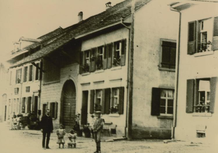 Dieses Haus wurde später zur Arbogast-Apotheker umgebaut und im Jahre 2000 zu einem Reisebüro.

