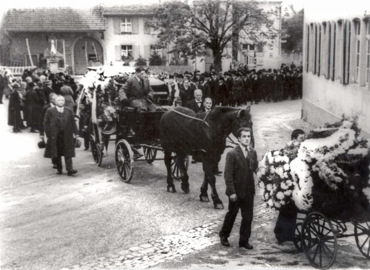 Trauerzug von Johann Jakob Obrecht 1866-1935, Pfarrer im Freidorf

Datierung: 09. Oktober 1935