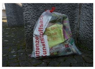 Der gemeindeeigene Sammelsack bei der Kunststoffsammlung ist Geschichte und darf ab Juli 2023 nicht mehr verwendet werden. 