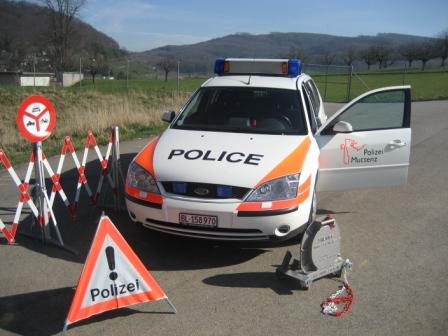 Hauptstrasse 2
Telefon 061 466 62 19 
E-Mail:gemeindepolizei@muttenz.bl.ch

<LINK http://www.muttenz.ch/de/sichermain/sicherpolizei/>Gemeindepolizei</LINK>
