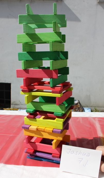 An der Gewerbeschau vom 20. bis 22. September 2013 haben Kinder die Gemeinde Muttenz auf kreative Art dargestellt. Gerne zeigen wir die Kunstwerke und danken den jungen Künstlerinnen und Künstlern für ihr fantasievolles Mitwirken.