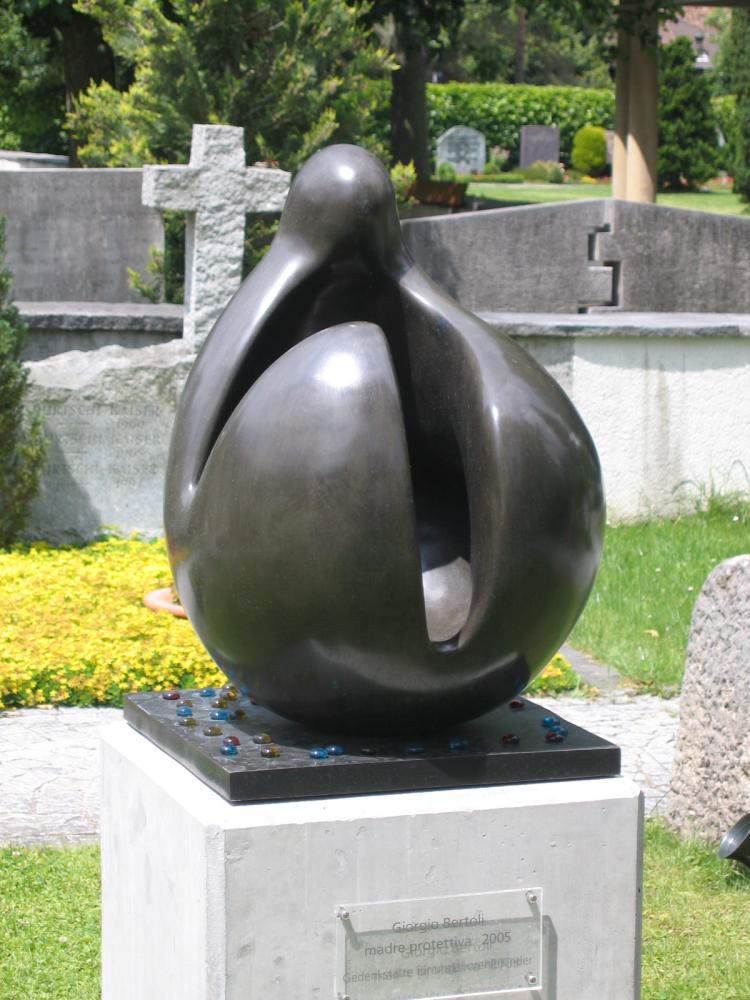 "madre protettiva" von Giorgio Bertoli