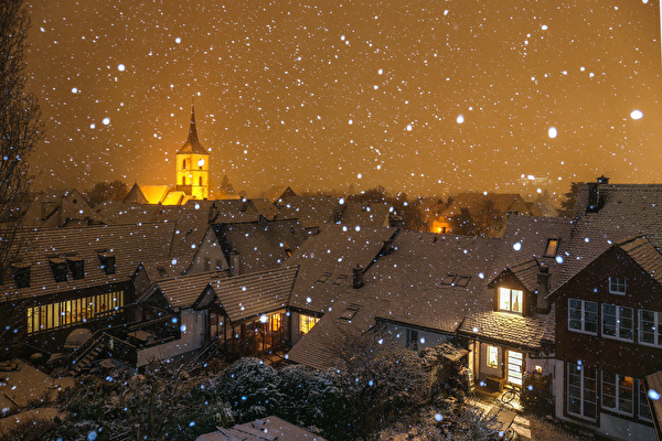 Muttenz Dorfkirche bei Schneefall
