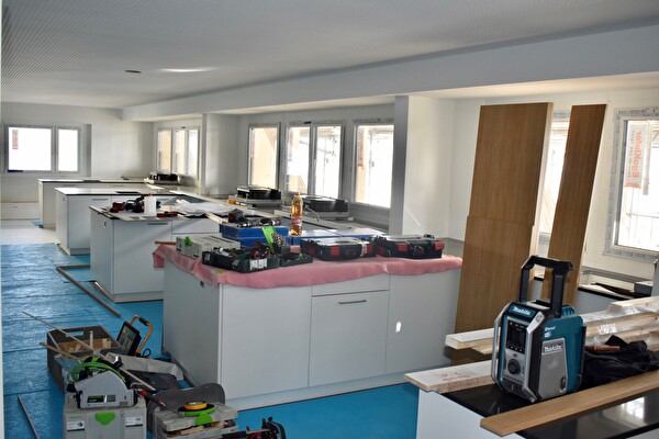 Montage der vier Kochnischen