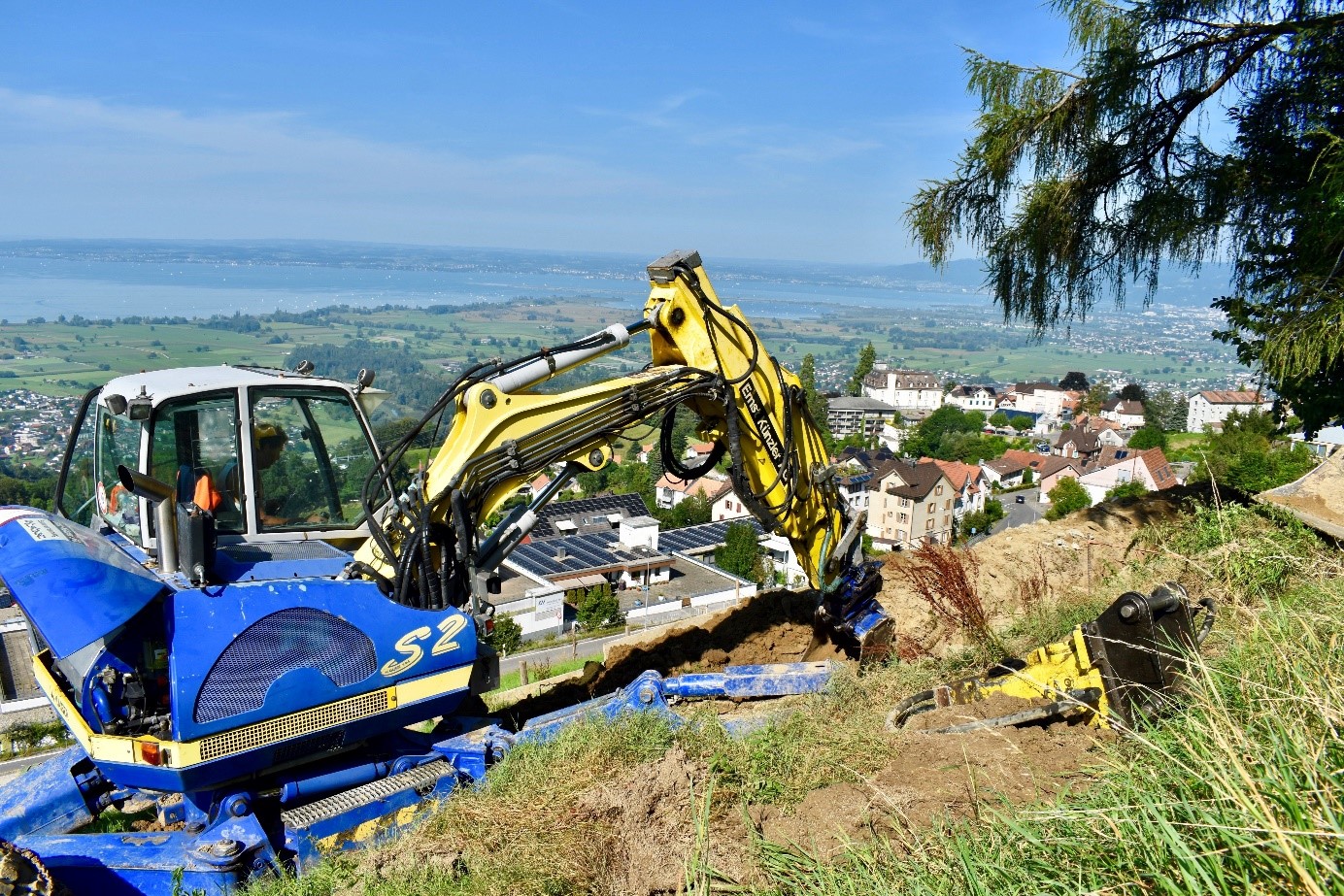 Grabarbeiten zwischen Weid und Lebau an aussichtsreicher Lage