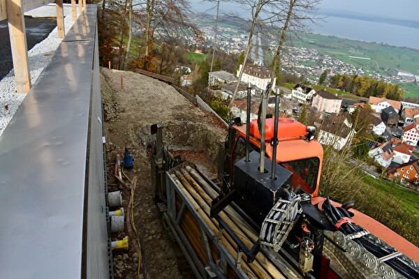 Bohrarbeiten vor dem neuen Reservoir