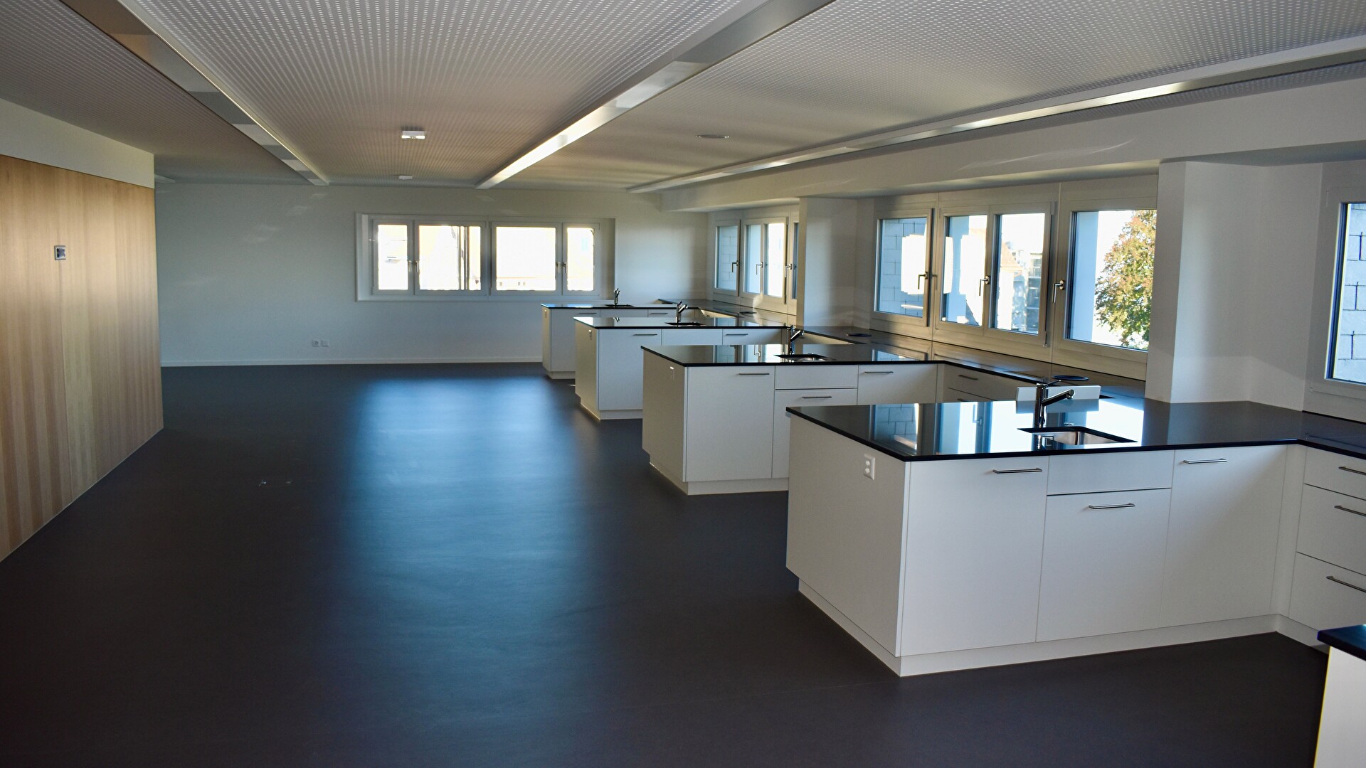 Die sanierte Schulküche lässt sich sehen