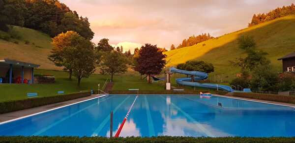 Schwimmbad Ledi