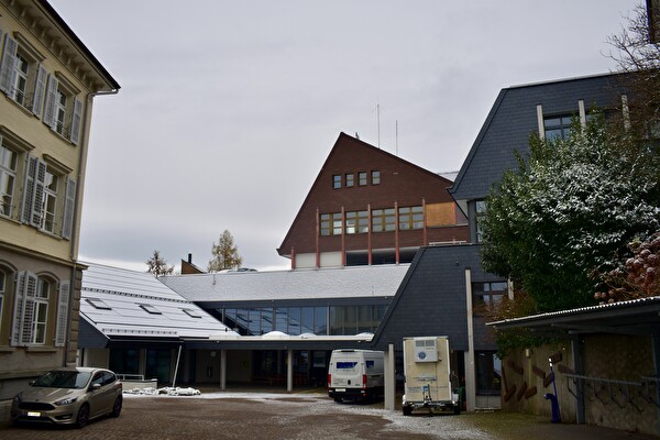 Mit dem ersten Schnee kehrt vorerst Ruhe auf der Baustelle ein