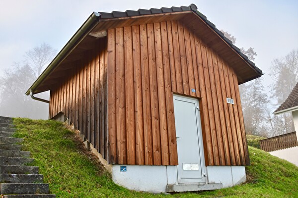 Zugang zum Reservoir im Wohnquartier Weid