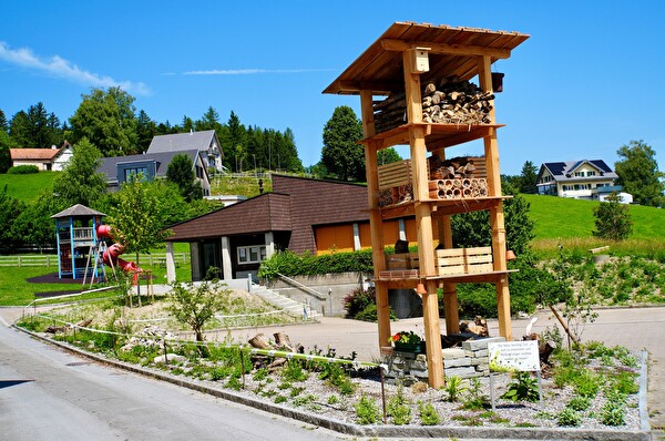 Teilerneuertes Vereinslokal mit der wertvollen ökologischen Aufwertung