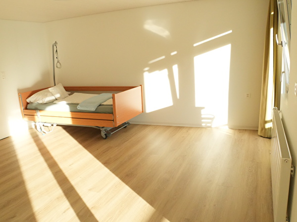 Neues Zimmer mit Balkon und WC, Südseite
