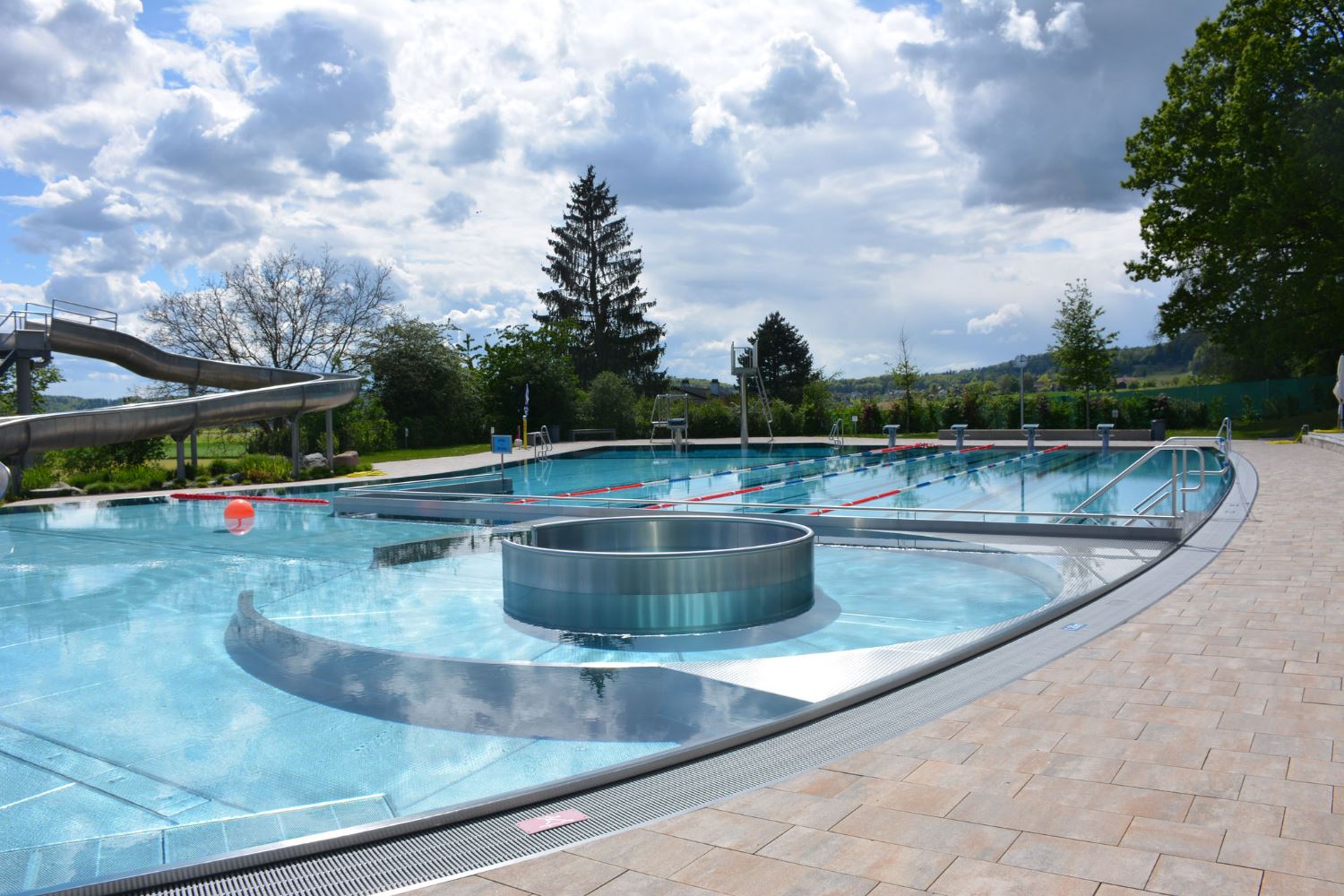 Schwimmbecken