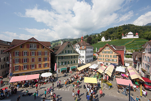 Sarner Wochenmarkt Dorfplatz Sarnen