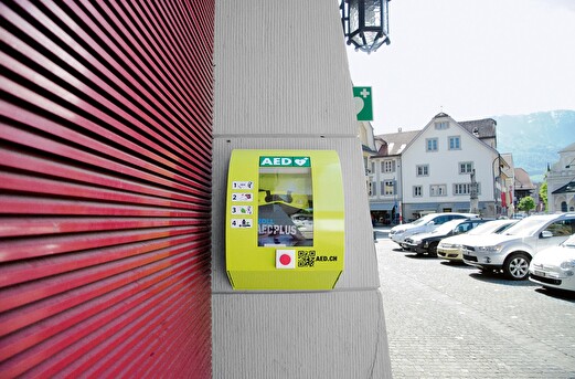 Defibrillator-Gerät beim Spritzenhaus Sarnen