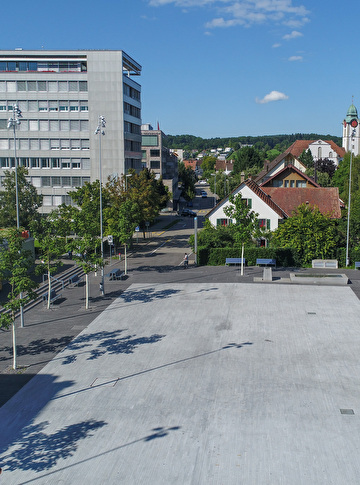 Bei guter Witterung findet die Sitzung des Gemeinderats vom Dienstag, 3. Juni 2025, auf dem Stadtplatz statt. Bild: magee.ch