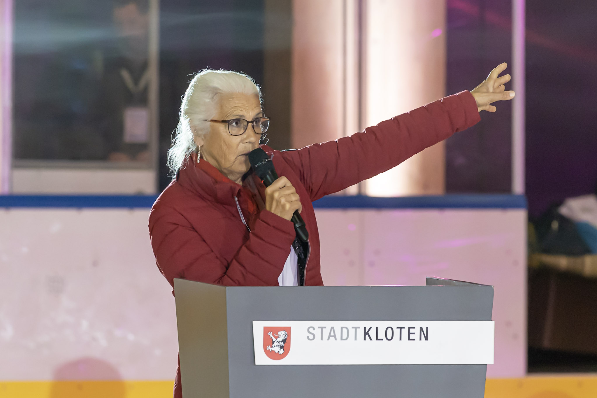 Stadträtin Regula Kaeser-Stöckli berichtet über den Projektverlauf.