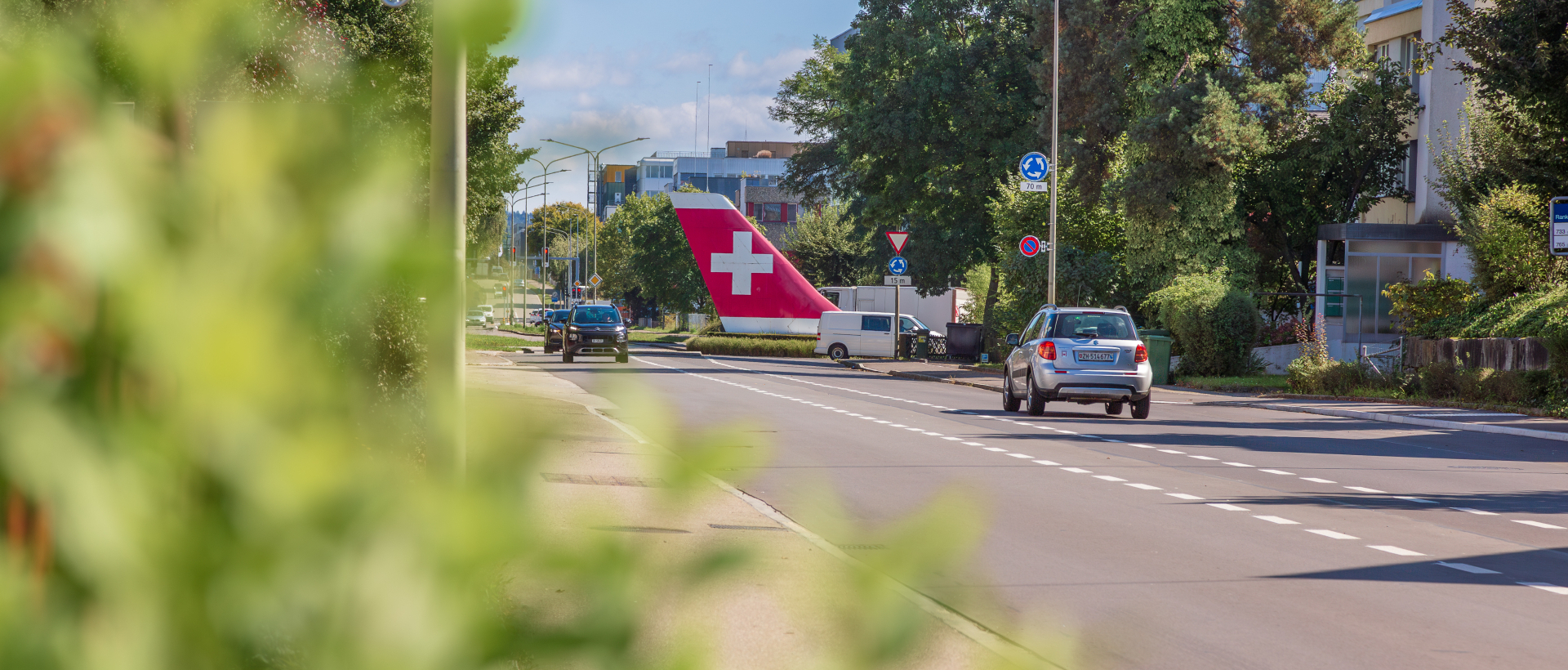 Dorfstrasse mit SWISS-Kreisel Bild: Stadt Kloten (MGE)