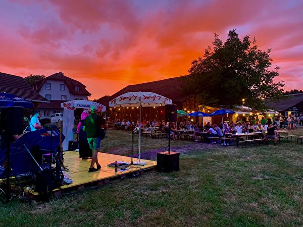 Festwirtschaft und Bühne am 1. August in Gerlisberg