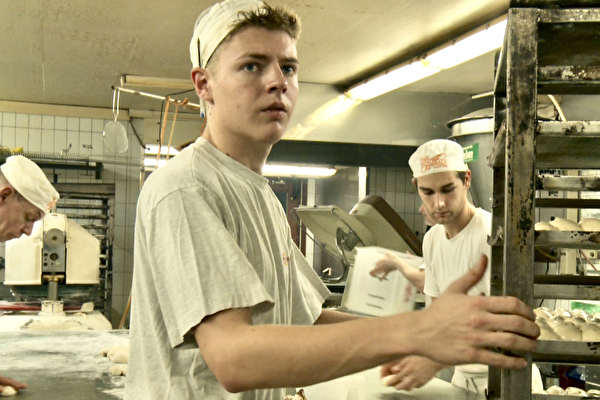 Zehn Jahre lang beobachtet Regisseur Matthias von Gunten, wie vier junge Menschen ihren Berufsweg verfolgen. (Bild: Vincafilm)