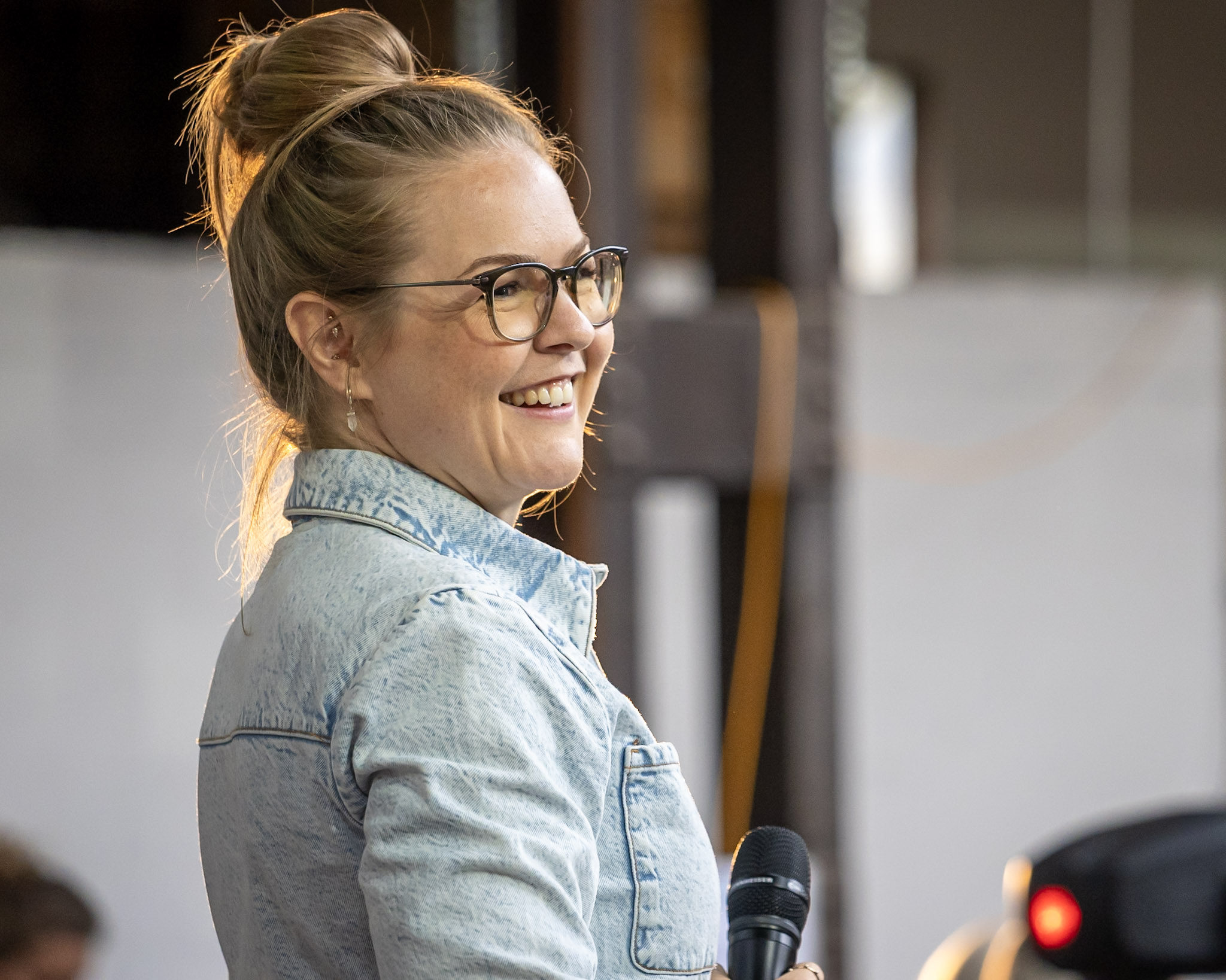 Die in Kloten aufgewachsene Standup Comedian Melody Hasler führte gekonnt durch den Abend.