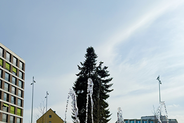 Wasserspiel auf dem Stadtplatz. Bild: Stadt Kloten (LN)