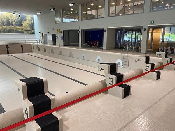 Das leere Schwimmbecken, während der Revision im Jahr 2022.