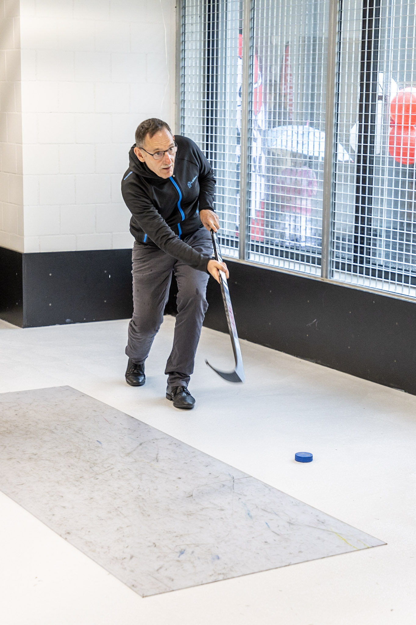 Regierungspräsident Mario Fehr in der Shooting Range.