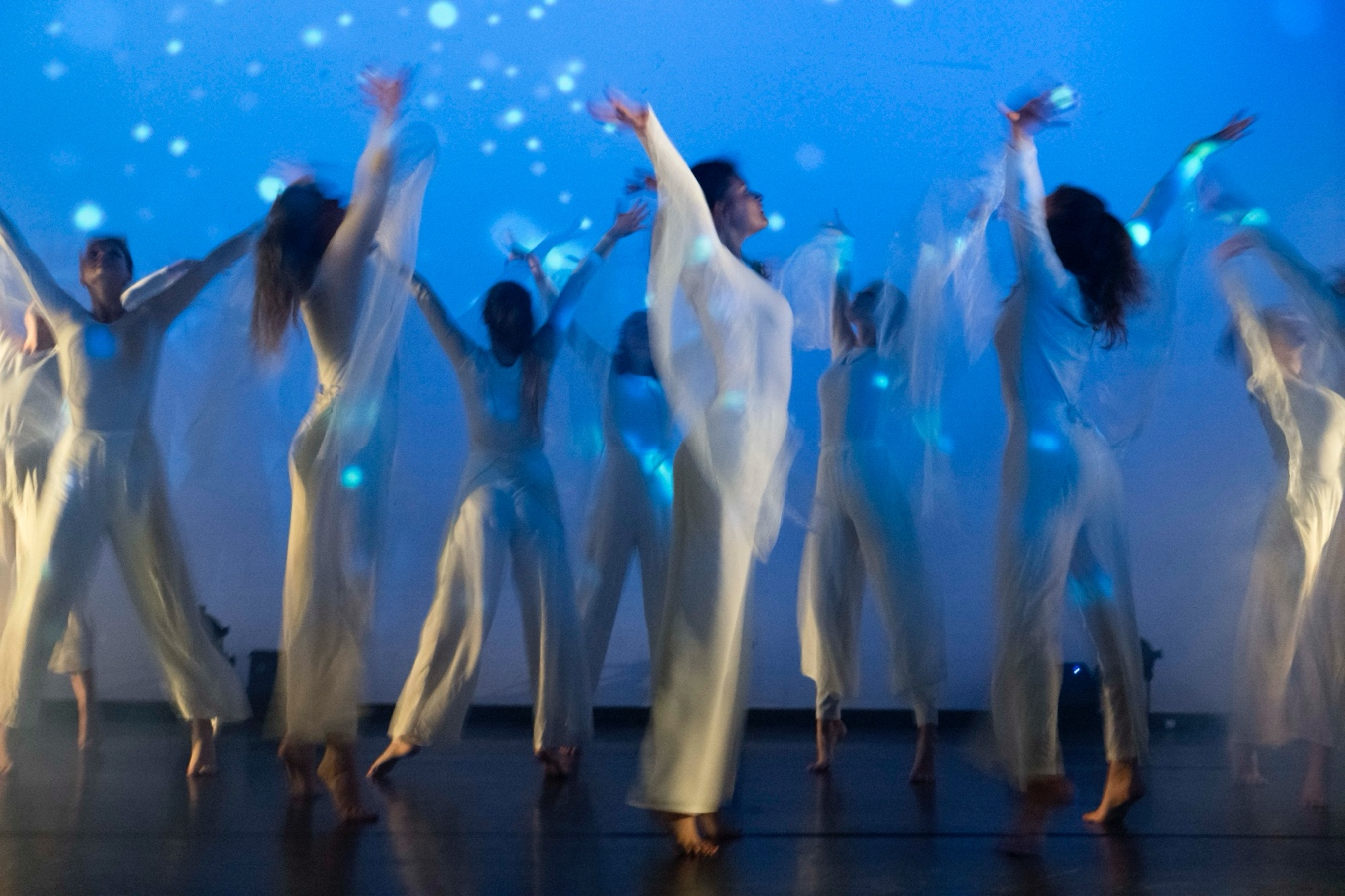 Die «Let’s Dancer», ehemalige Schüler/innen der Kantonsschule Zürcher Unterland. Bild: Kantonsschule Zürcher Unterland