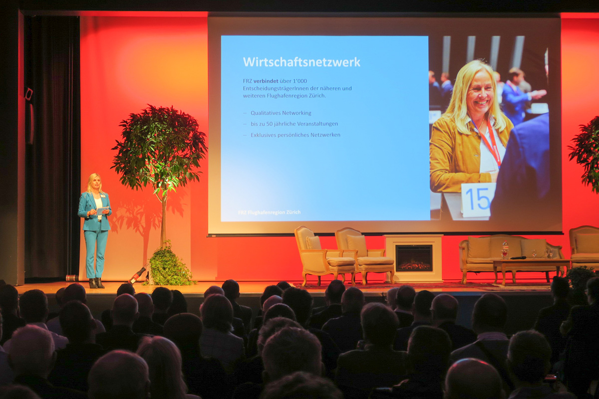 Rahel Kindermann, Geschäftsführerin der FRZ Flughafenregion Zürich berichtet über Aktuelles aus der FRZ und den Nachhaltigkeits-Navigator