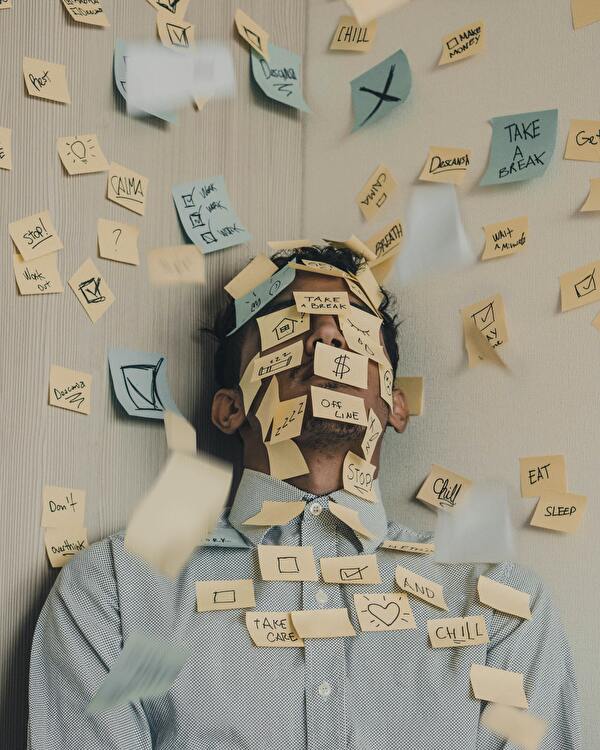 In der Ausbildung zur FaGe wird man mit vielen Situationen konfrontiert, die zu Stress führen können. (Bild: Luis Villasmil)