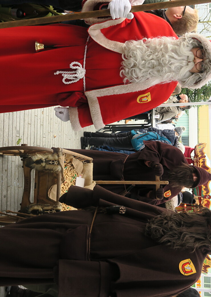 Am Sonntag, 27. November ab 12 Uhr besucht der Samichlaus den Adventsmarkt. Bild: Klotener Adventsmarkt