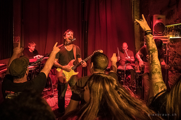 John Lyons Band während eines Konzerts