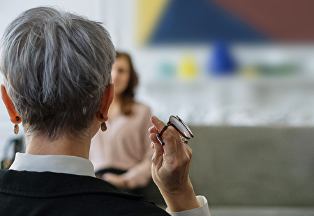 Arbeitslosenberatung. Bild: Cottonbro Studio