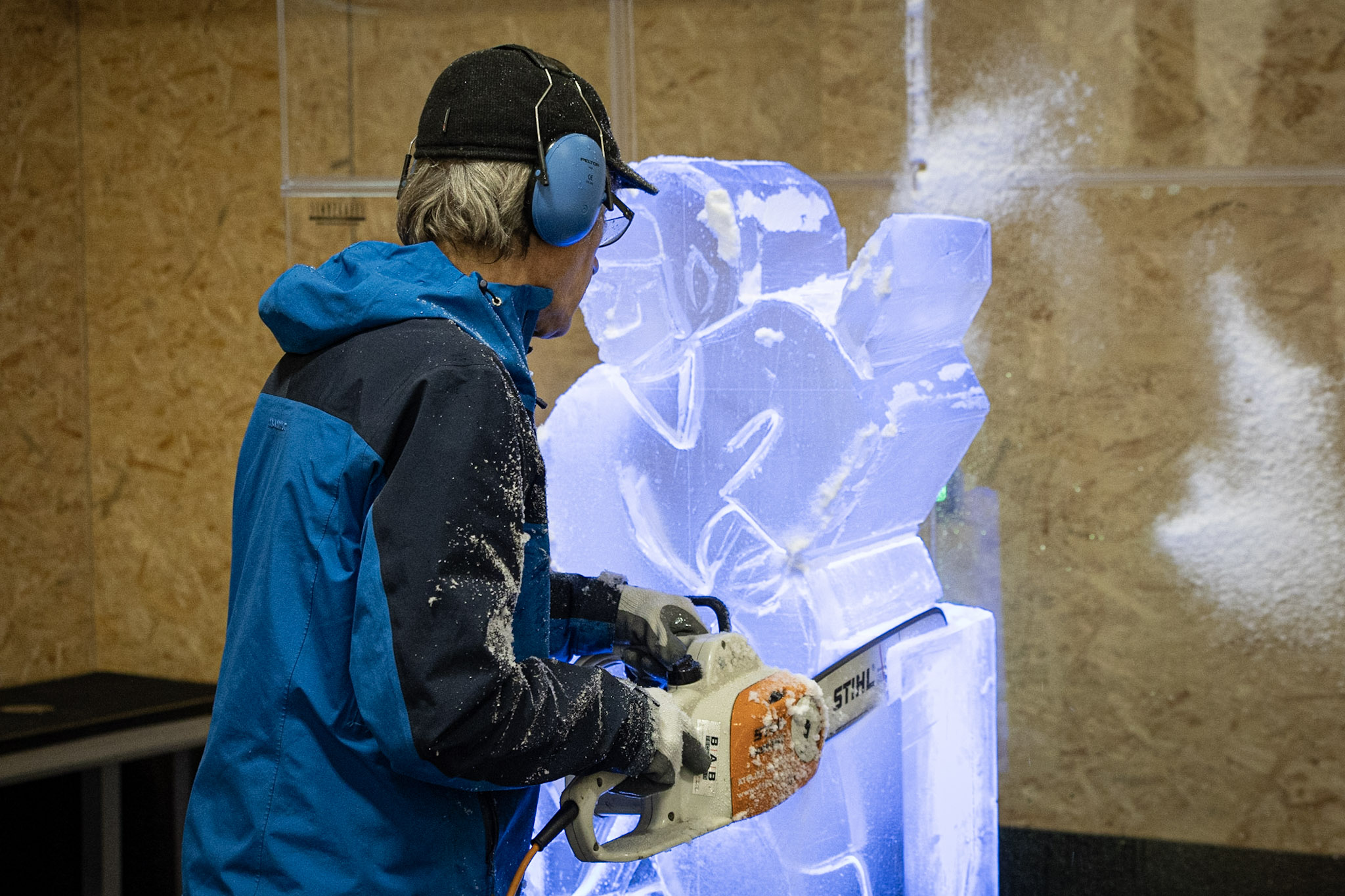 Live-Eisskulpturen-Schnitzen