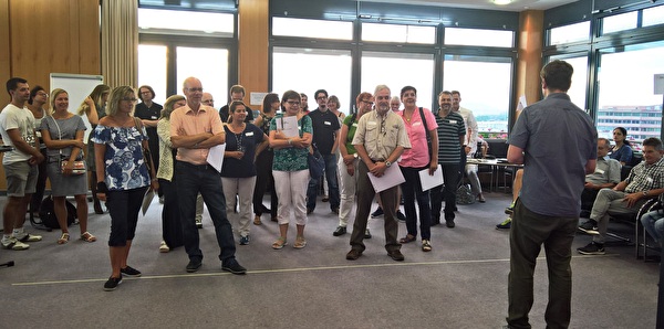 Foto vom Startanlass mit den Schlüsselpersonen von „Kloten packt aus“
