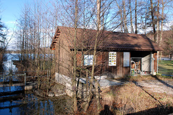 Dank dieser Tiefenwasserableitung kann sehr viel sauerstoffarmes Wasser kontrolliert aus dem Hüttwilersee abgeführt werden. Die Ueberwachung dieser Anlage wird durch den Kanton Thurgau ausgeführt.