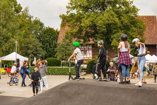 Mit den Tottinetts geht die Fahrt über den Pumppark auch ganz gut und kleine Sprünge sind sogar gut möglich.
