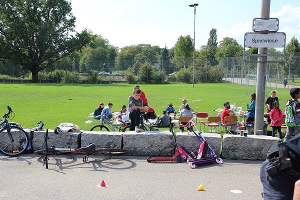 Auf der Wiese gab es am Nachmittag noch Spiel und Spass mit dem Jugendrotkreuz.