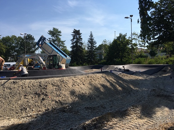 Innerhalb von ein paar Tagen verwandeln sich die Erdhügel in einen Pumppark.
