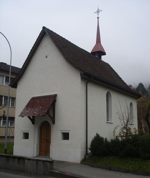 Die St.-Ida-Kapelle wurde 1642 erbaut. Sie ist die Mutter Gottes Maria, der heiligen Ida und der heiligen Anna geweiht. Die Träger- und Pflegschaft des schmucken Heiligtums im Hirzli (Hinterdorf) obliegt dem St.-Ida-Verein mit seinen traditionsreichen "Satzungen". Die Mitgliedschaft steht allen Personen, die eine einmalige Spende von Fr. 10.-- oder mehr erbringen, offen. Beim Ableben eines Mitglieds werden eine heilige Messe und "das Gedenken" zelebriert.