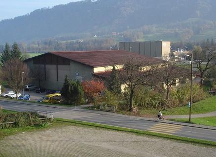 Im Jahre 1986 stimmten die Einwohner dem Bau einer 3fach-Sporthalle Oberei zu. Die Sporthalle Oberei wird von den einheimischen Vereinen sowie für den Turnunterricht der Schulen benützt.